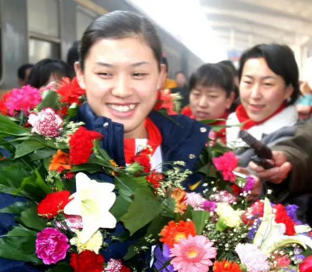 军人奥运举重冠军中国有几个_军人奥运举重冠军中国名单_中国奥运举重冠军军人