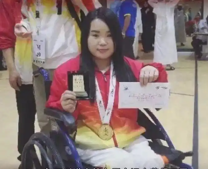 中国的举重世界冠军_中国举重世界第一冠军是_举重世界冠中国男子