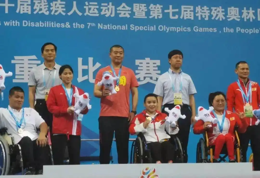 中国的举重世界冠军_举重世界冠中国男子_中国举重世界第一冠军是