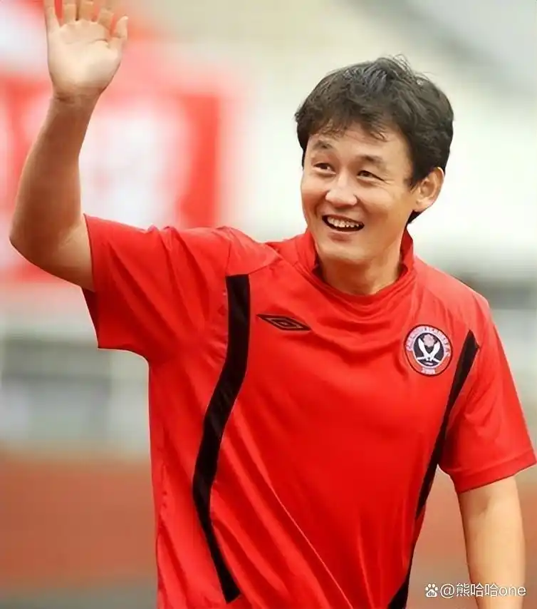 世界足球个人历史排名_足球排名历史个人世界第一_足球历史排名100