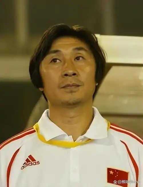 足球排名历史个人世界第一_足球历史排名100_世界足球个人历史排名