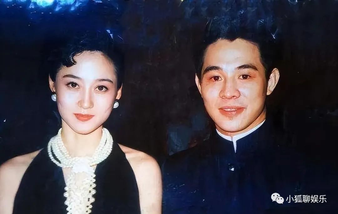 黄秋燕两个女孩足球_足球冠军2021黄秋燕女儿_世界足球冠军黄秋燕