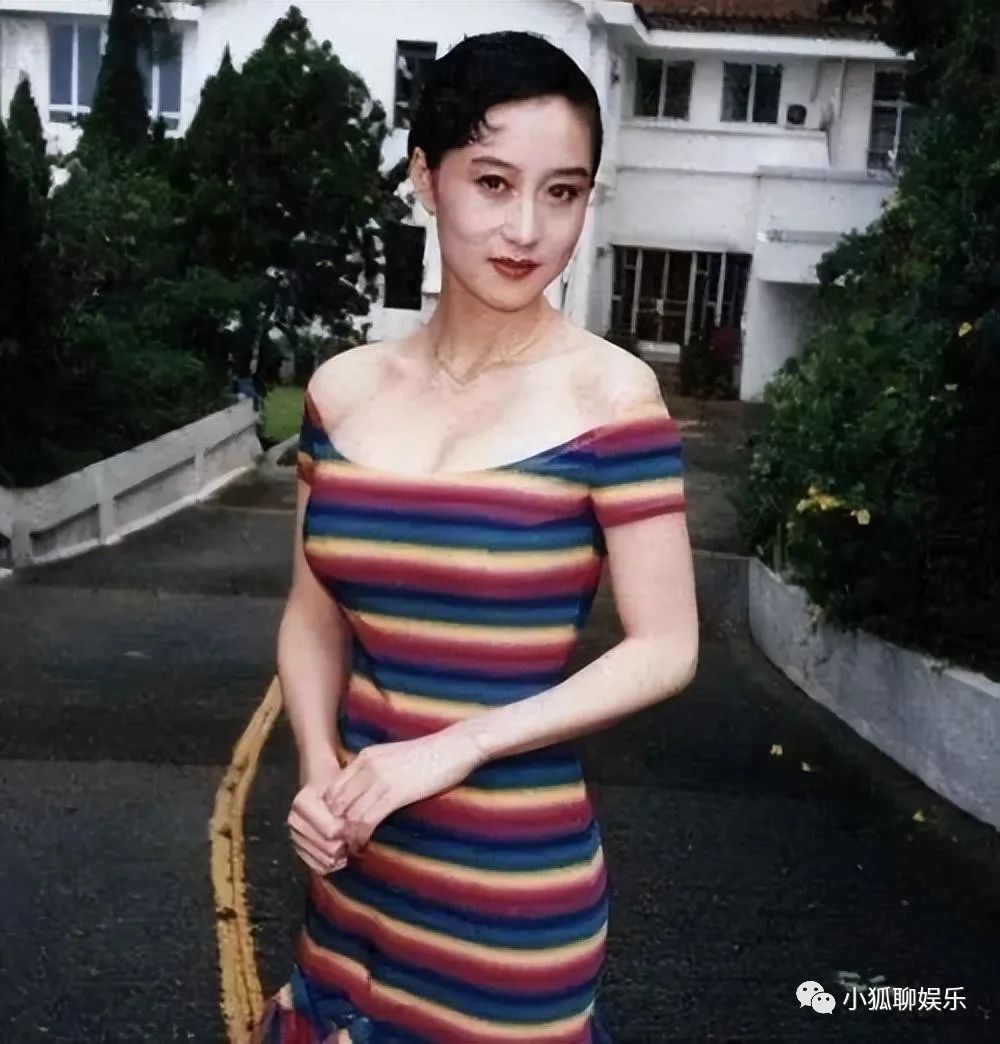 黄秋燕两个女孩足球_世界足球冠军黄秋燕_足球冠军2021黄秋燕女儿