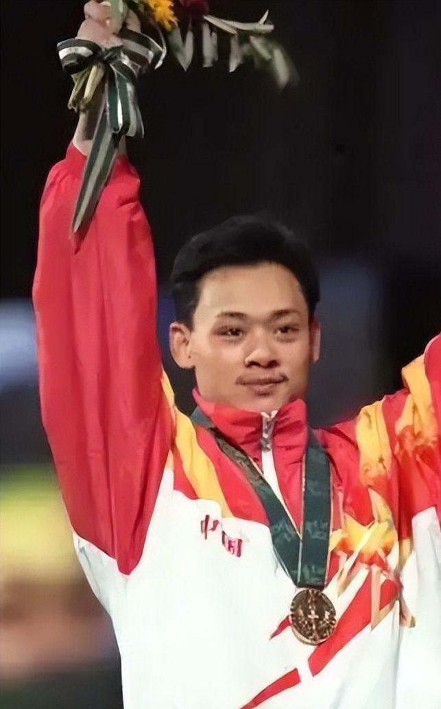 中国奥运举重冠军军人_奥运举重军神_军人奥运举重冠军中国名单