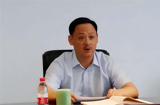 中国奥运举重冠军军人_军人奥运举重冠军中国名单_奥运举重军神